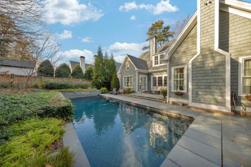 Chastain Park House | World Cup estate w pool & fire pit