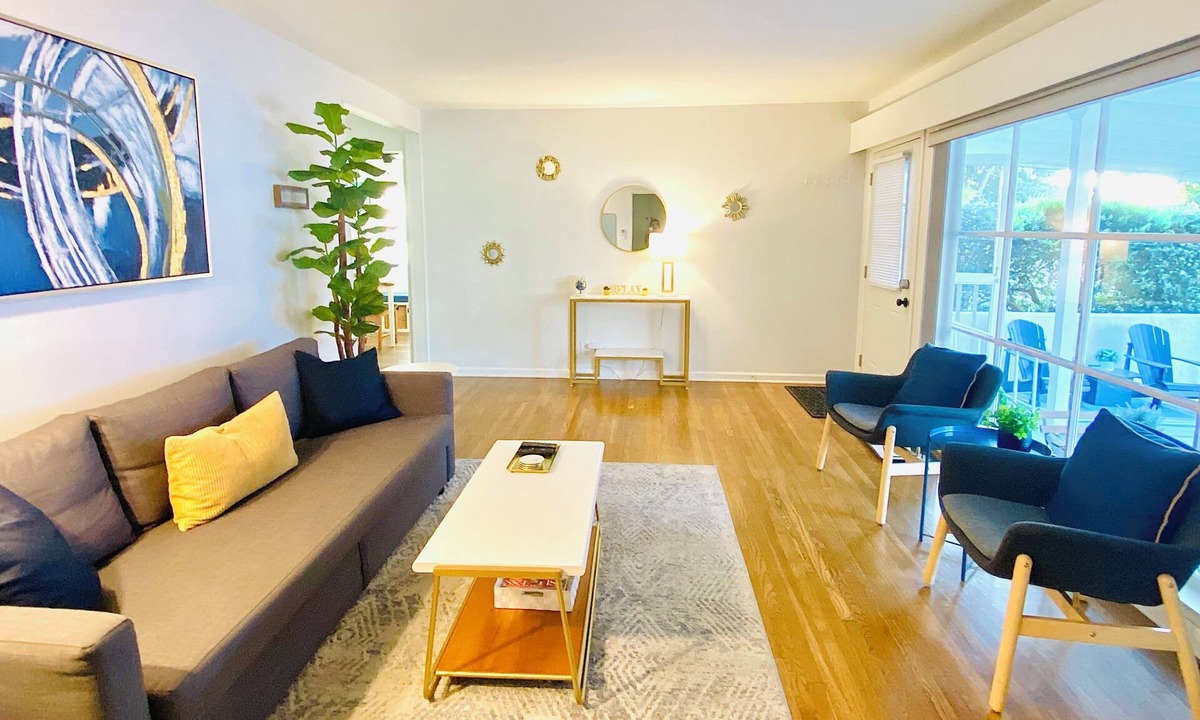 South of Conant House | World Cup Home 30-50min SoFi Mid-Century Gem with Private Yard & Free Parking
