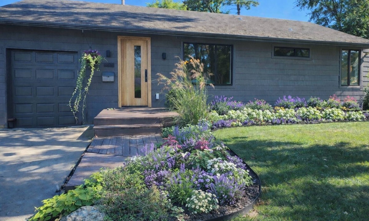 Overland Park House | World Cup Home Base - Walk to Downtown OP - Sauna + 3BR Retreat