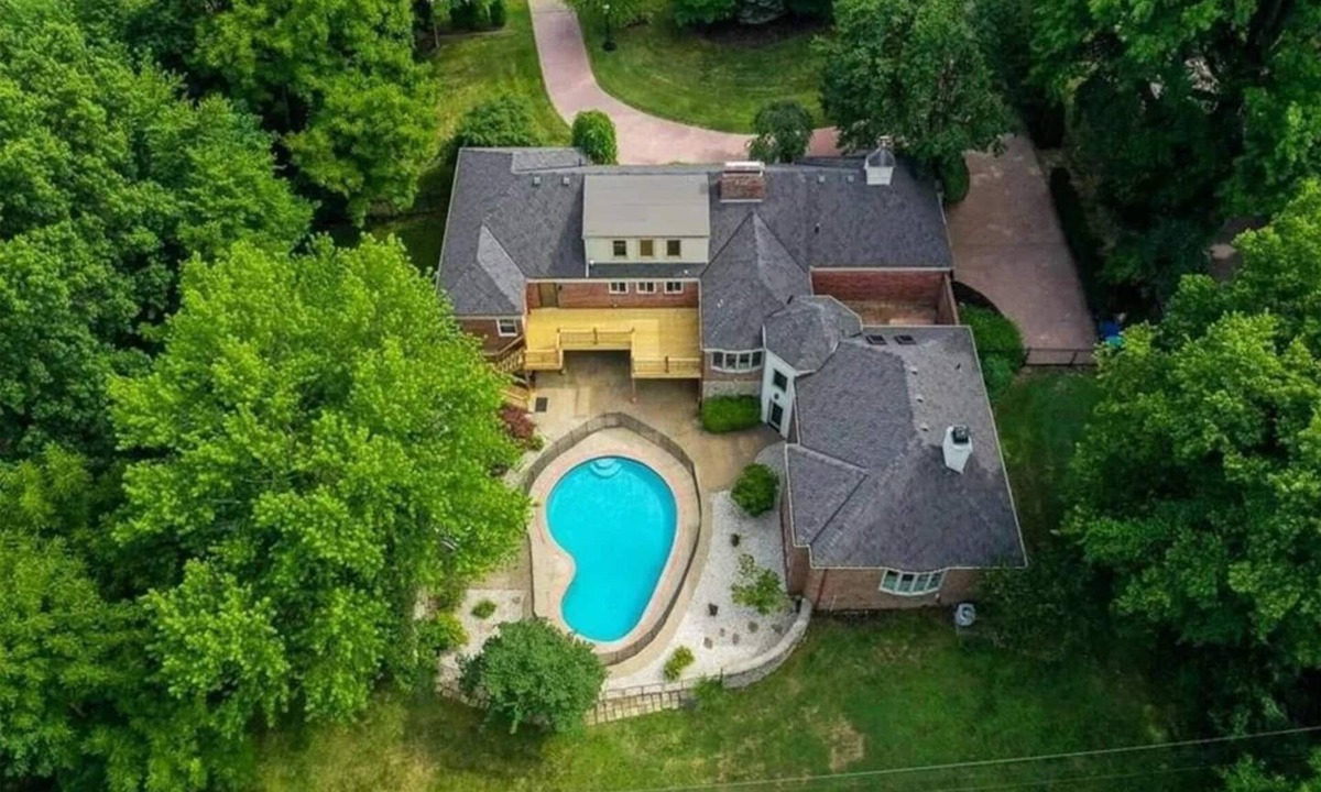 Leawood House | World Cup HQ | Pool + Game Room + Huge Yard