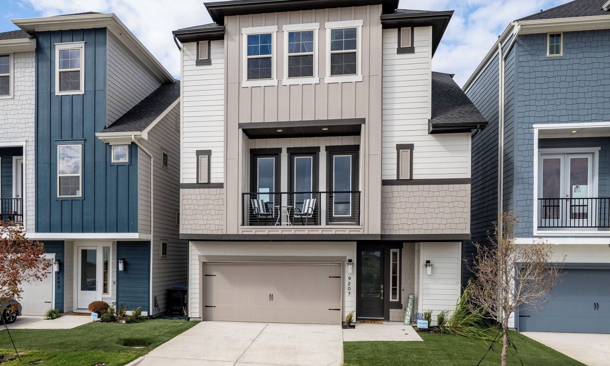 Rowlett House | World Cup Lakefront Fun Home Stay