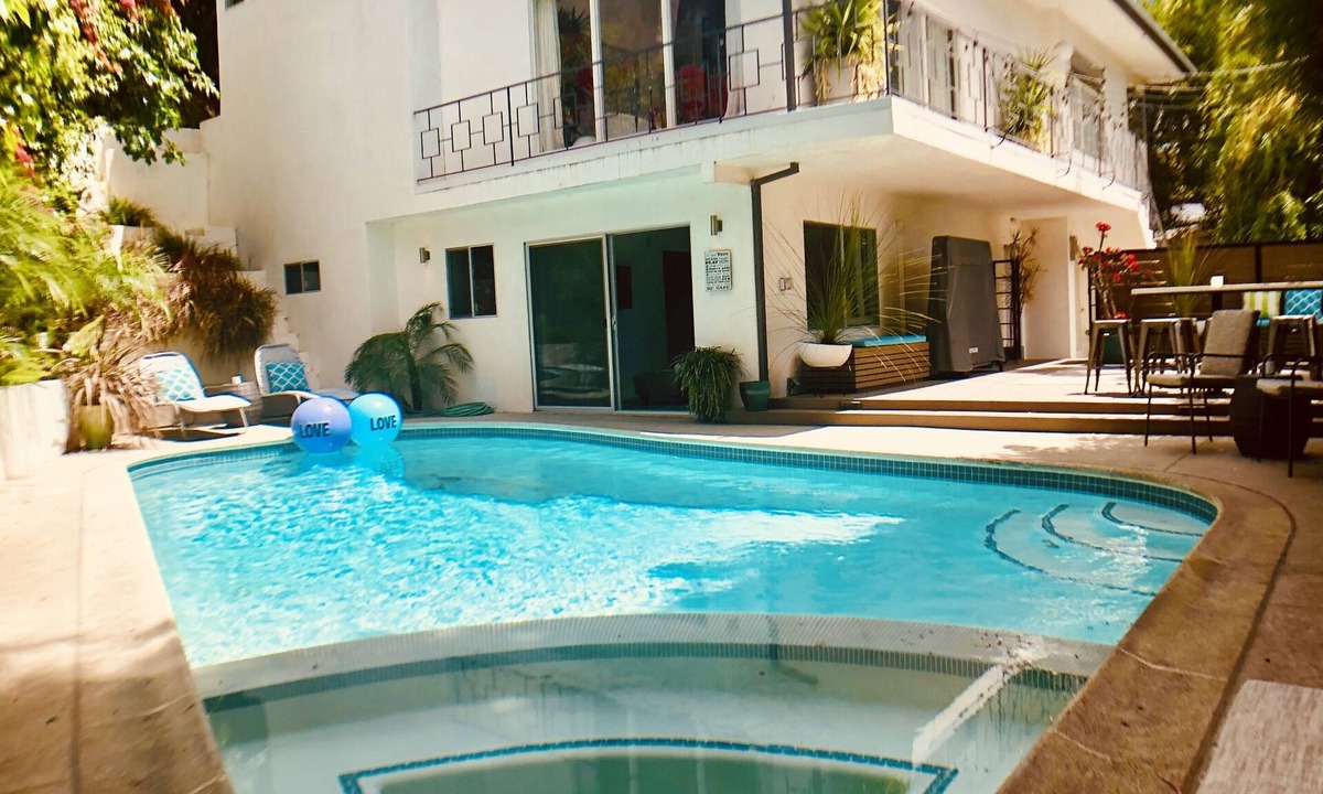 Hollywood Dell Apartment | WORLD CUP Luxurious Hollywood Oasis Pool/Spa-Close to Metro/Bus-Double Quarters