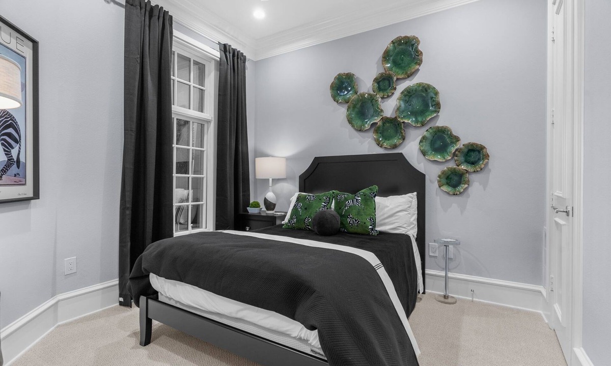 Uptown House | World Cup Luxury Townhome 18 min walk to AAC