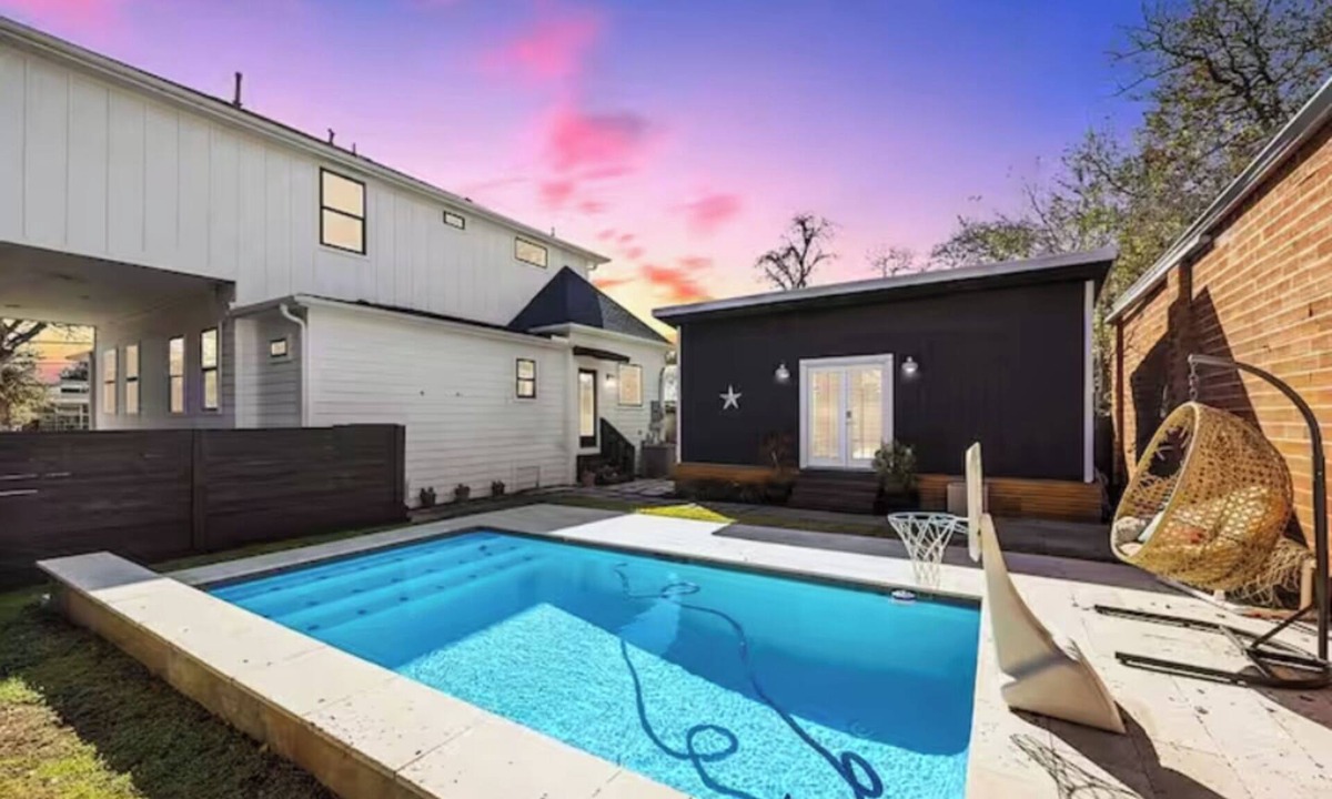 South Central Houston House | World Cup Metro to Stadium Sleeps 22+Casita