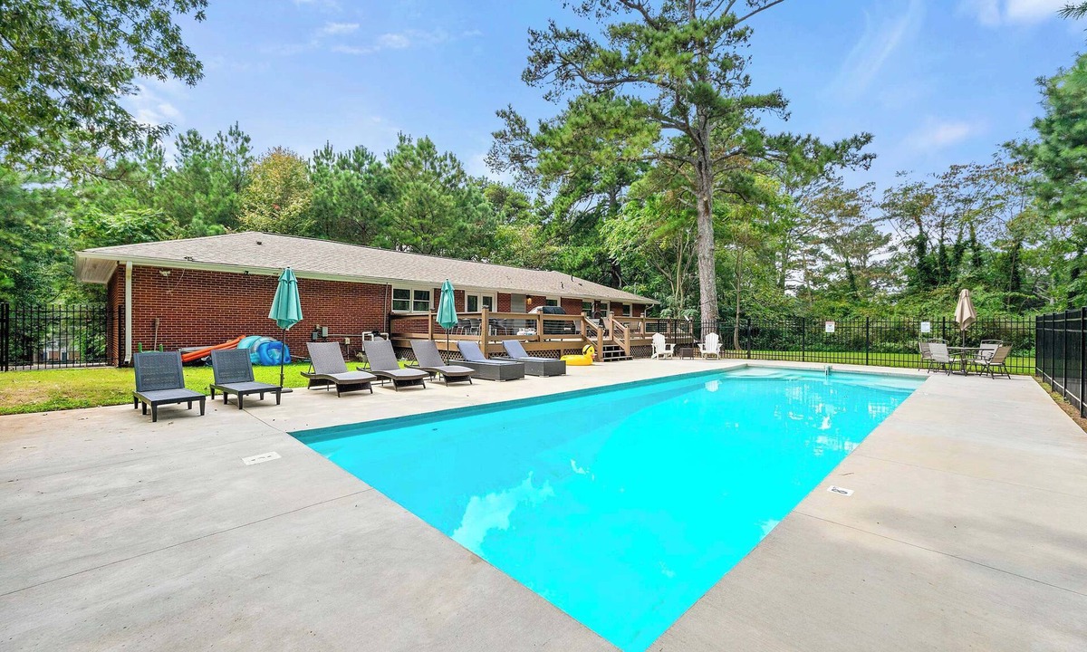 East Point Villa | World Cup Pool Sleeps 10 Airport,Stadium