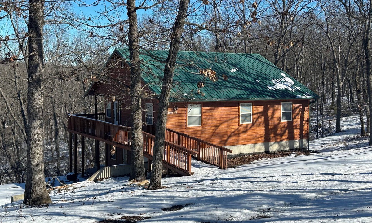 SaddleBrook House | World Cup ready.nCabin in the woods, a perfect gateaway.!