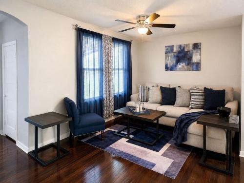 South Kansas City House | World Cup Ready Stylish KC 3BR Near Arrowhead