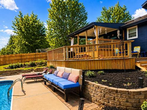 Waldron House | World Cup Retreat Pool Sleeps 8 Kansas City
