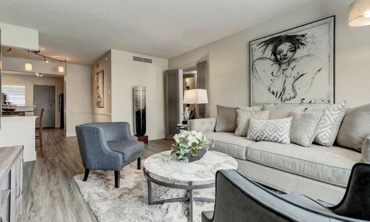 Uptown Apartment | World Cup Retreat | Walk to Galleria