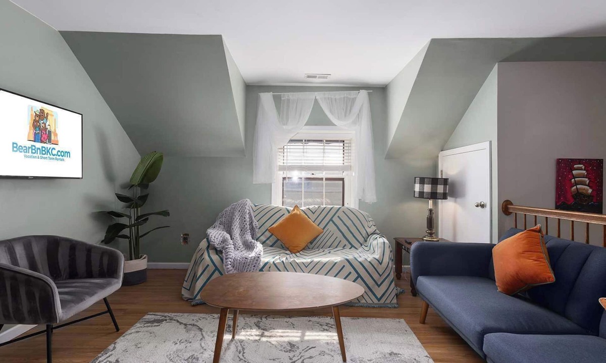 Hanover Place House | World Cup Stay | Private 1BR Carriage House