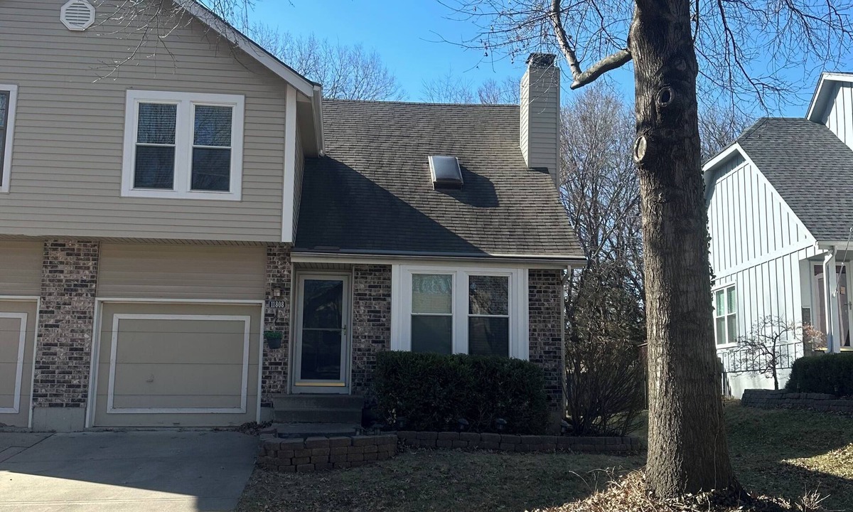 Overland Park House | World Cup Travelers Welcome! 3BR Parkside Home Near Bars & Dining!