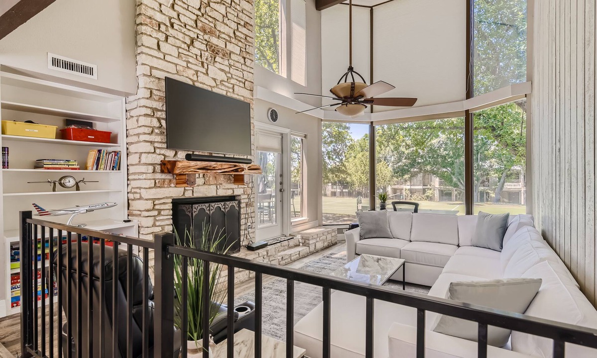 Lakeway House | World of Tennis Community Near Lake Travis