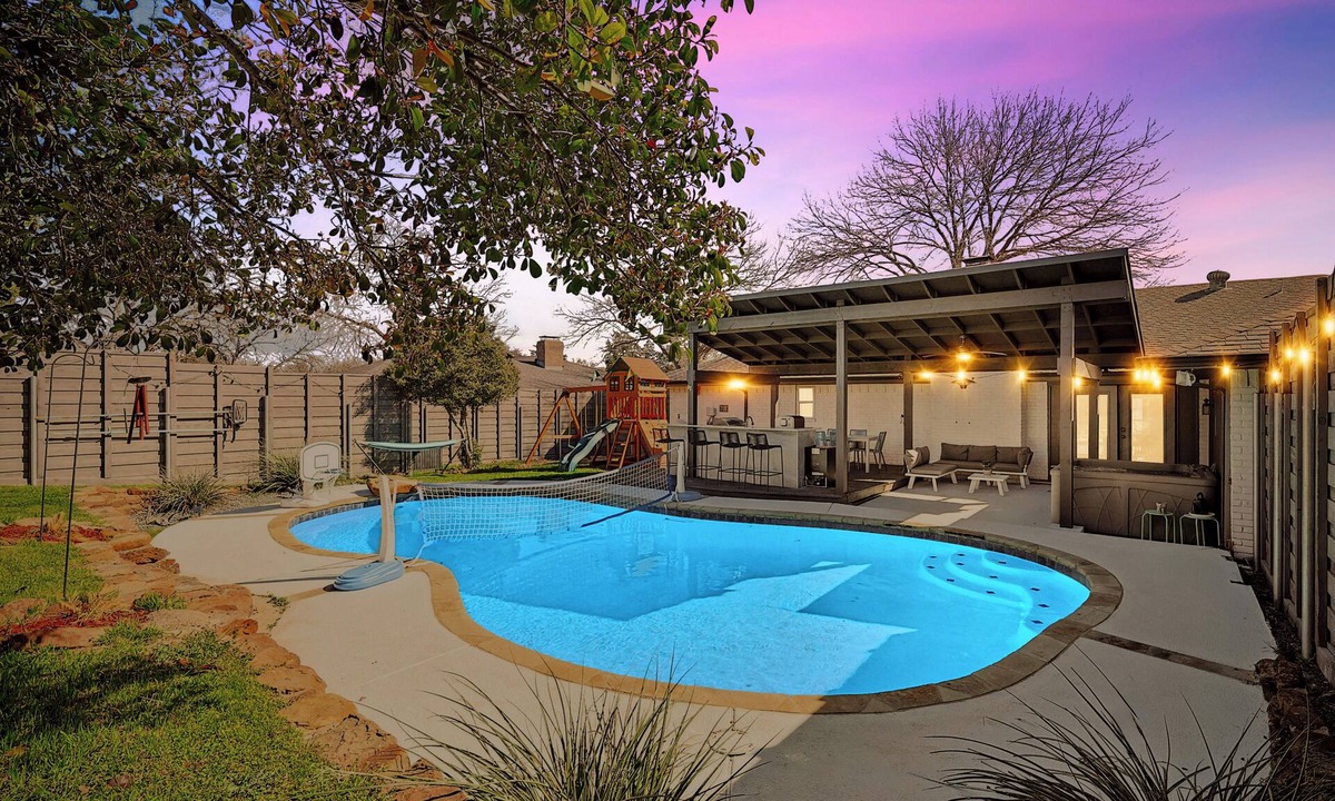 DeSoto House | WorldCup/Pool/HotTub/Gaming/Pizzaoven/Transport