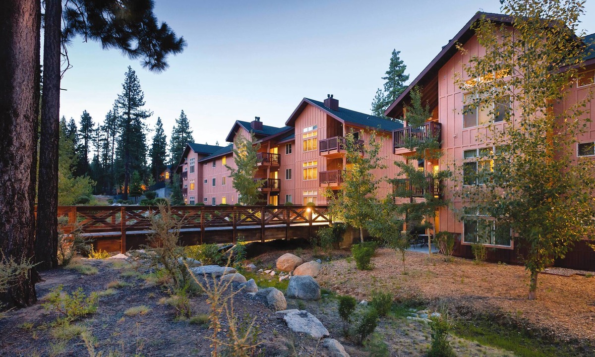 Round Hill Village Hotel | WorldMark South Shore