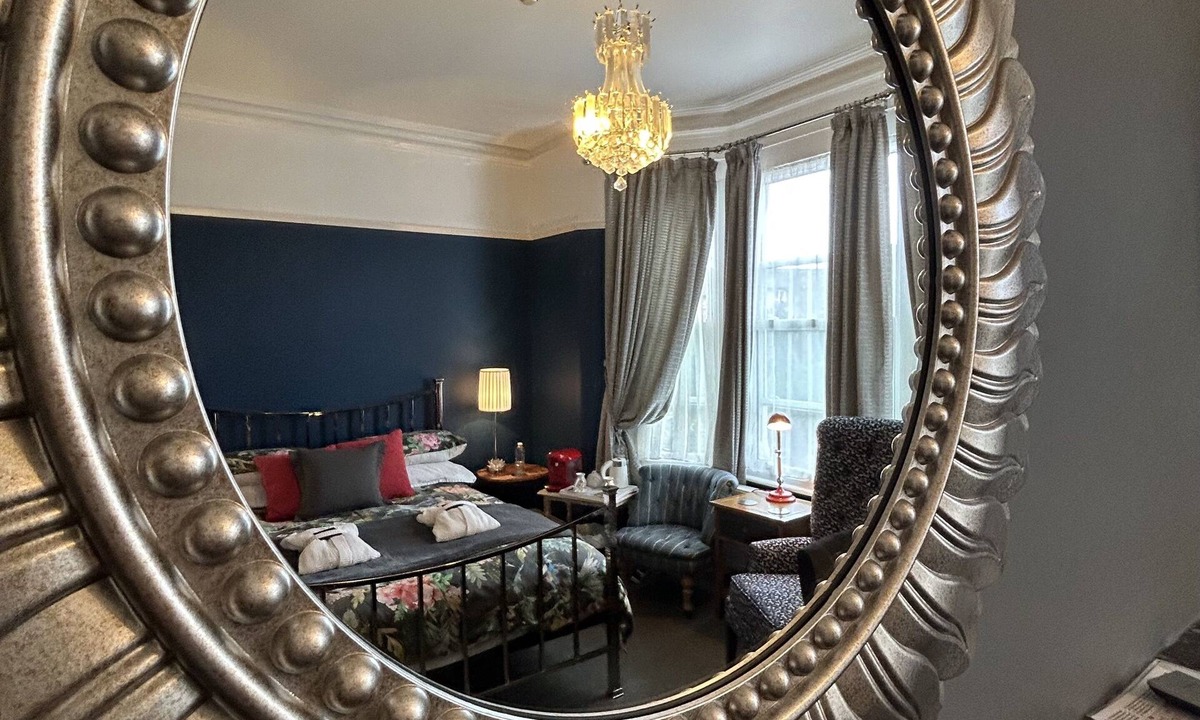 Cambridge House | Worth House