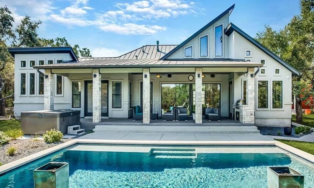Austin Villa | Wow Factor Villa with Pool, Arcades, and More