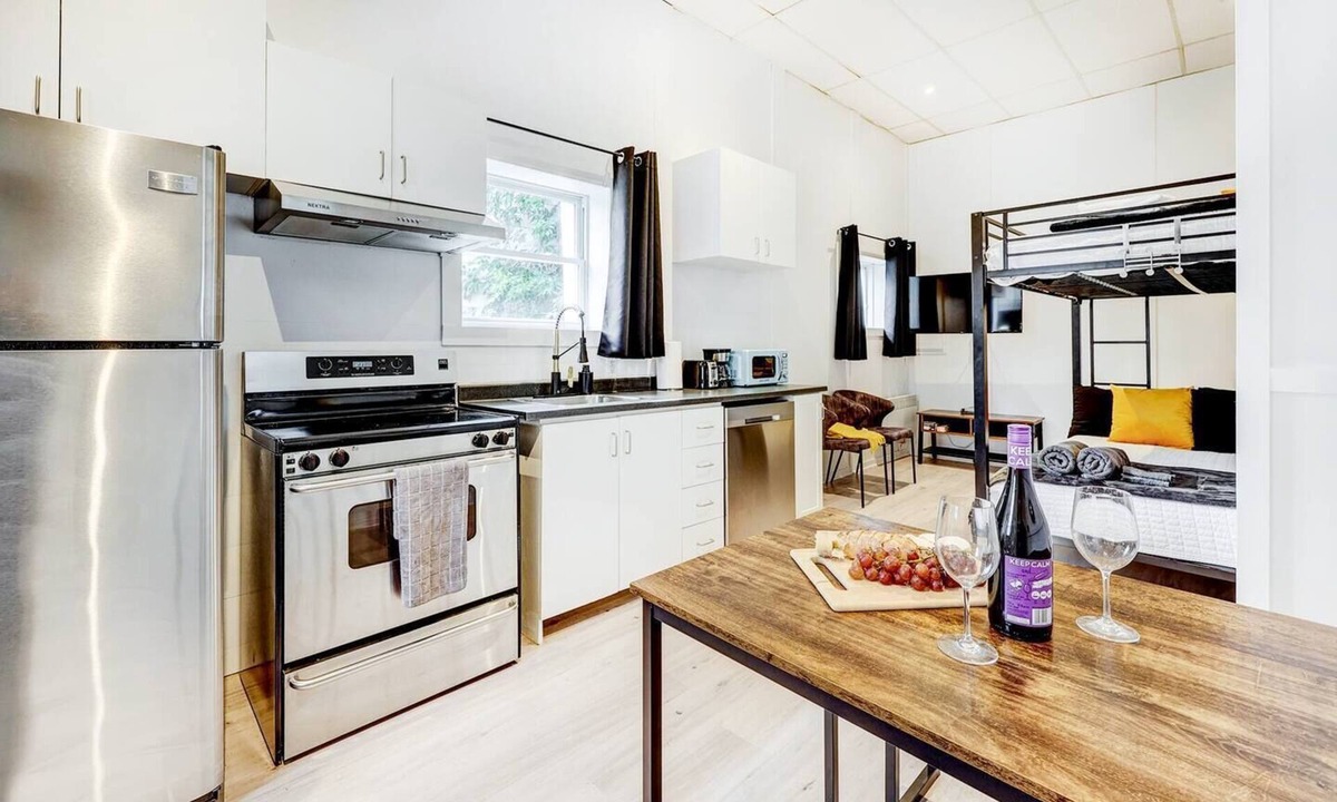 Maizerets Apartment | WOW - Loft + 10min QC + Stationnement gratuit rue
