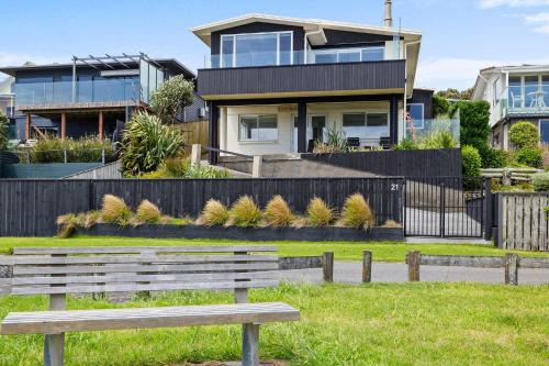 Bell Block Apartment | Wow On Wanaka Bay - beachfront living at its best