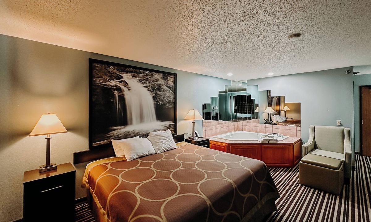 Morris Hotel | Wrangler Hotel