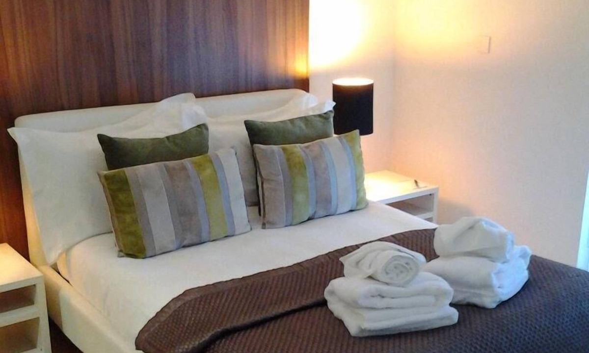 Bishopsgate Apartment | Wren's Studio at Room Home Stay