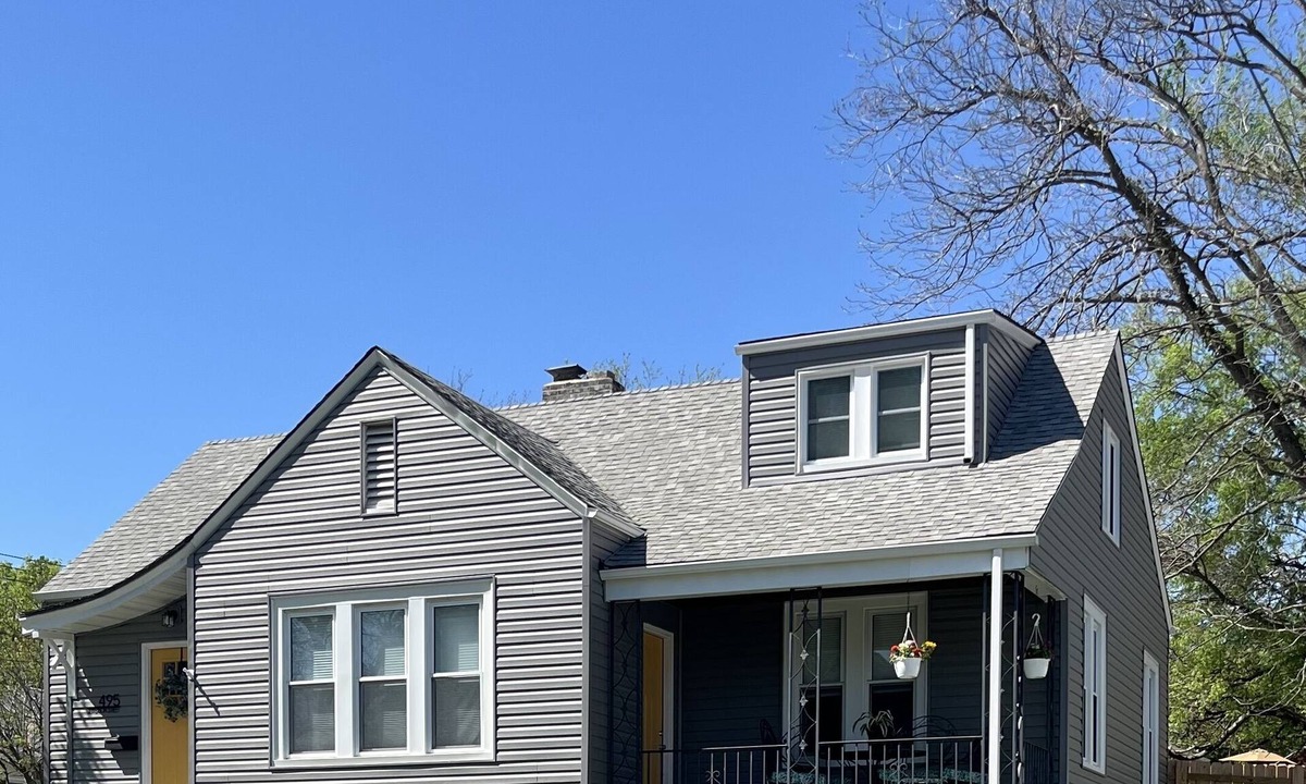 Ste Genevieve House | Wren’s Hideaway Sleeps 8 Historic downtown neighborhood Charming & Relaxing