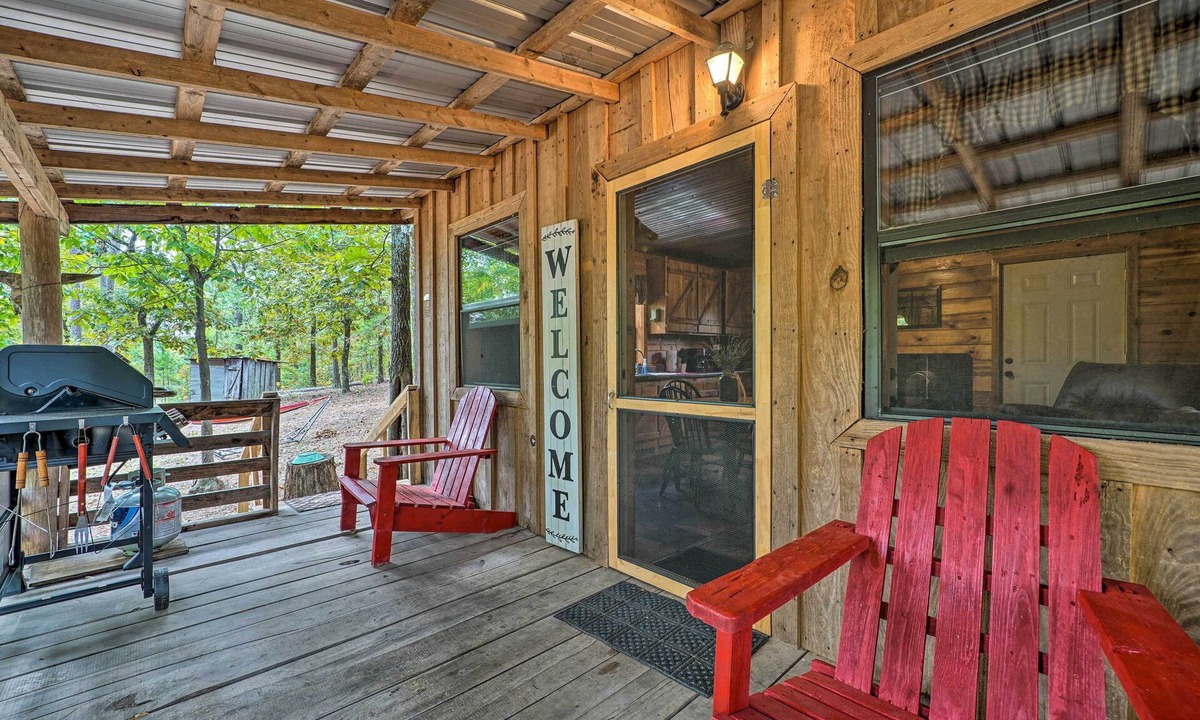 Golden Cottage | Wright City Cabin w/Fire Pit + Forest Views!