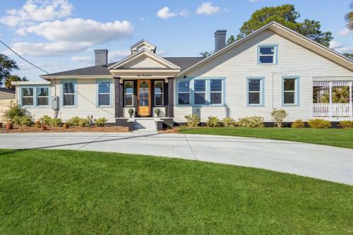 Downtown House | Wright Street Royale- NEW Downtown with Pool!