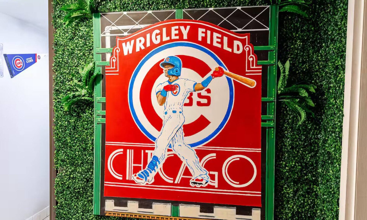 Lakeview Apartment | Wrigleyville Oasis Modern Comfort Steps from Wrigley Field