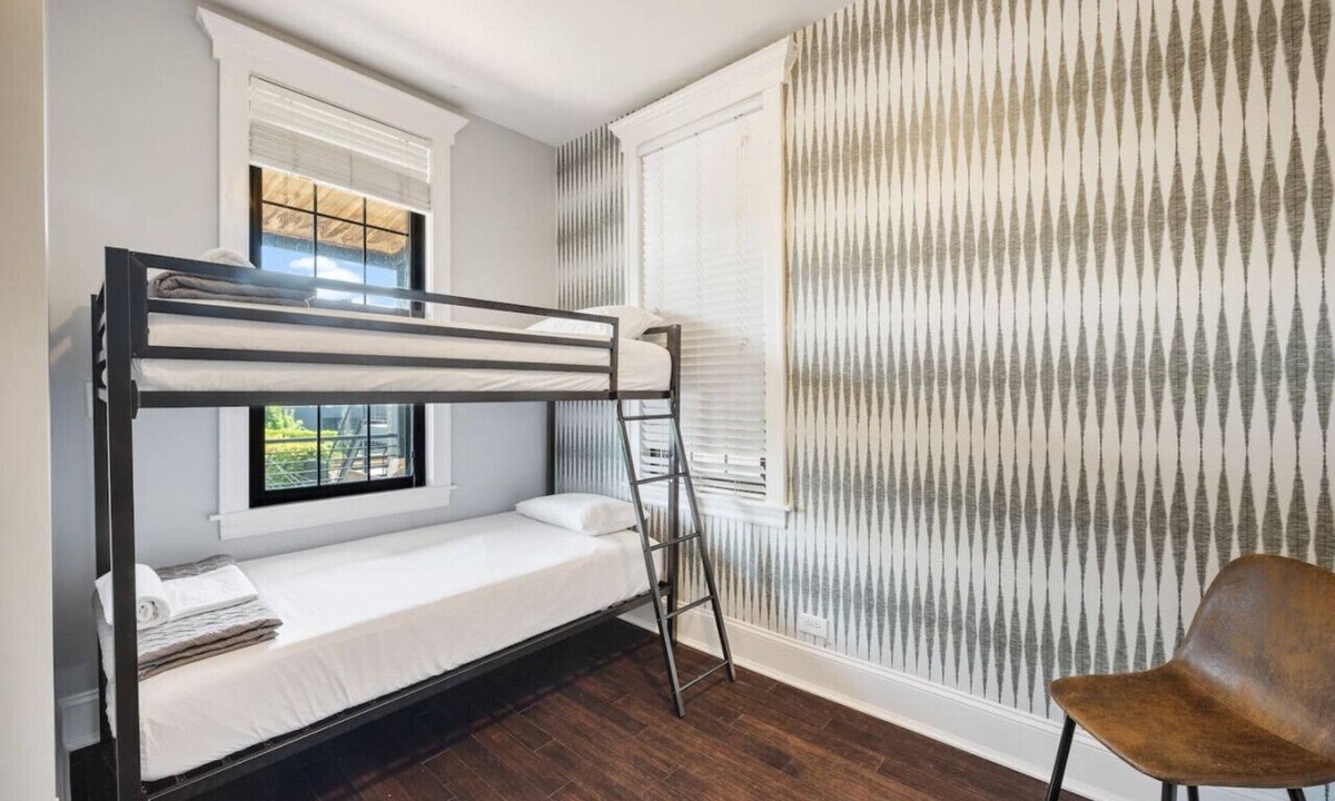 Wrigleyville Bed & Breakfast | Wrigleyville Suites Room 2