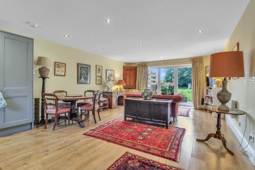 Swanmore Apartment | Writer's Retreat