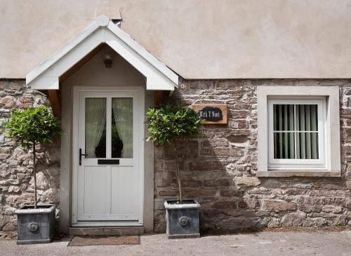 Kidwelly House | Wrth y Nant