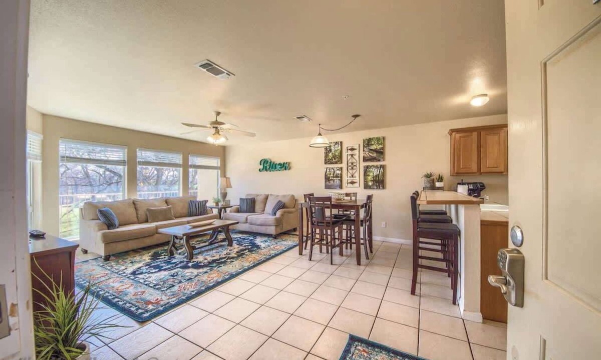 New Braunfels Condo | WW B201 Guadalupe Getaway