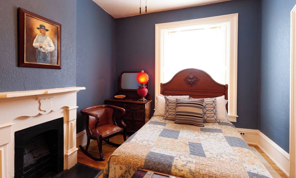 Cimarron Hotel | Wyatt Earp - Historic Hotel Room