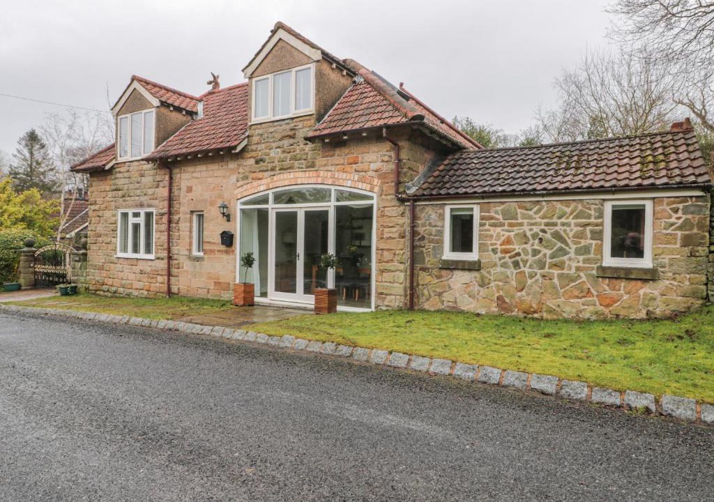 Staintondale House | Wyke Lodge Cottage