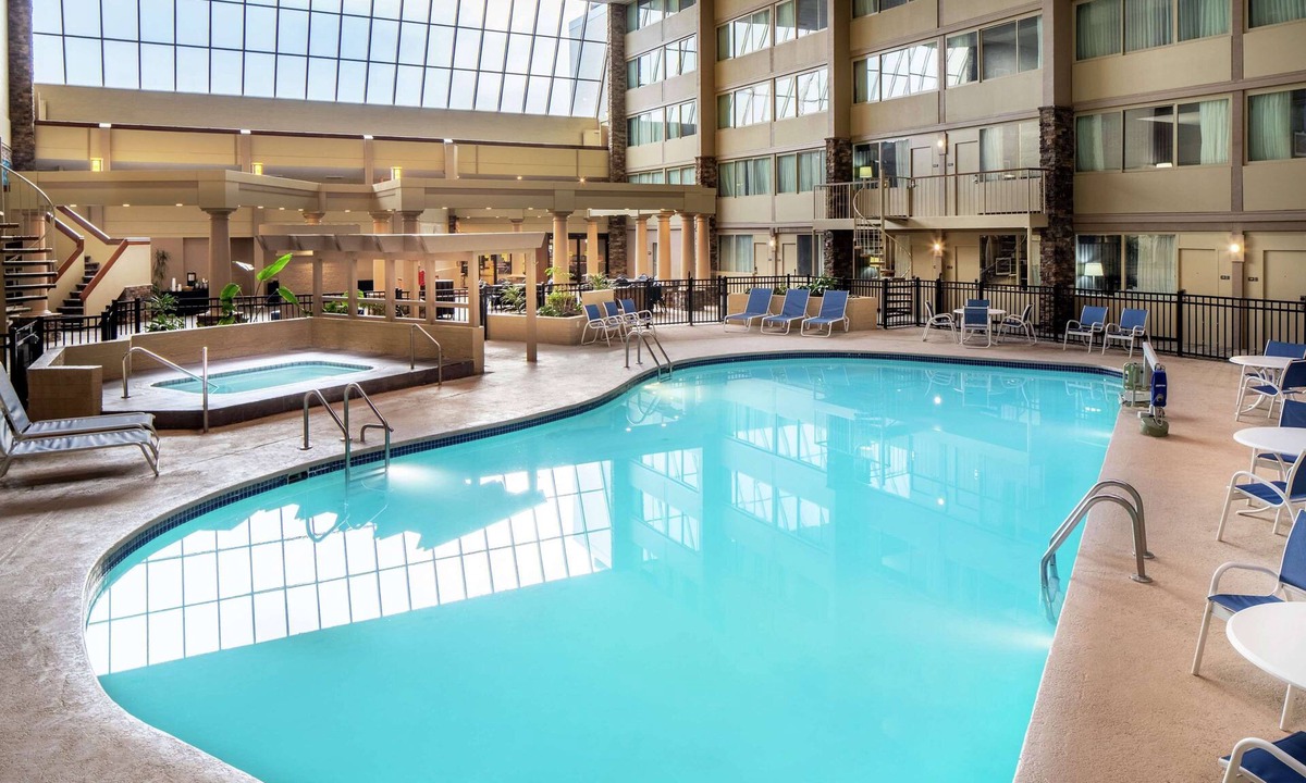Westlake Hotel | Wyndham Garden Westlake