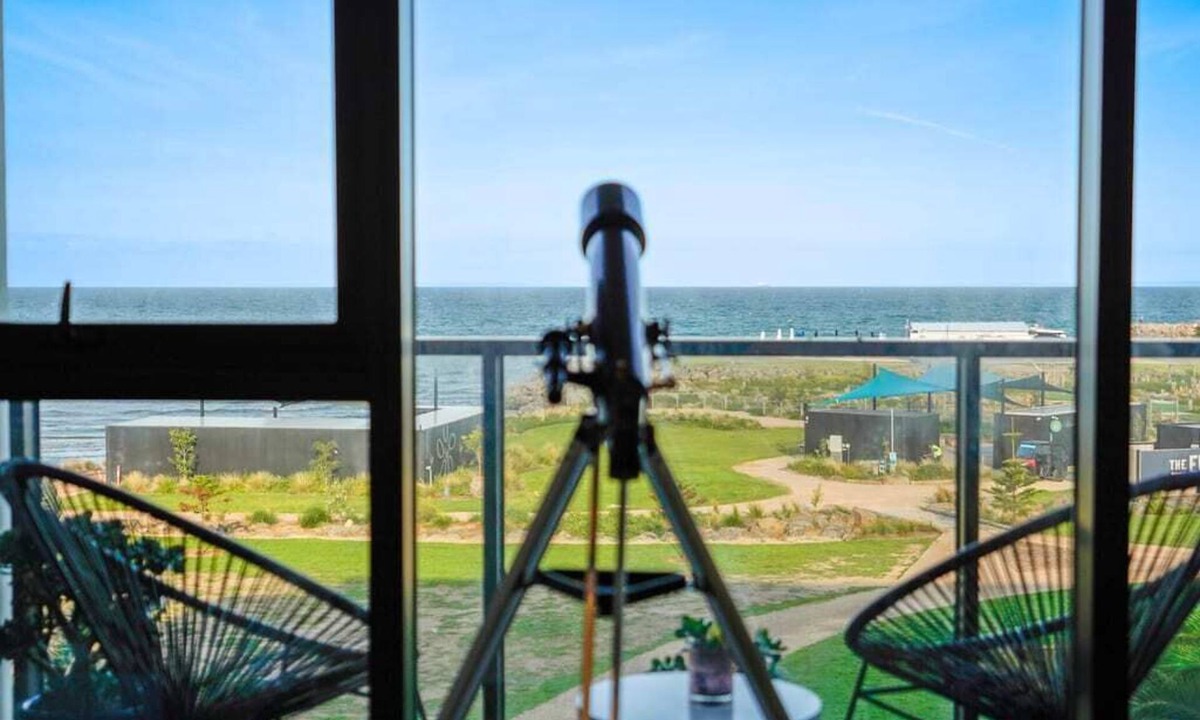 Werribee South Apartment | Wyndham Harbour Luxury Bayside Haven with parking