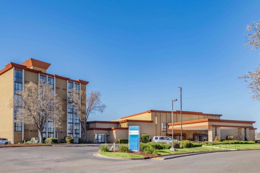 Foothill Farms Hotel | Wyndham Sacramento