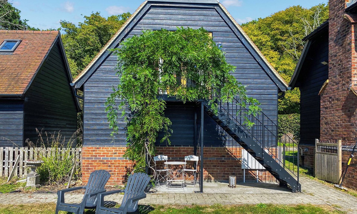 Horsham Cottage | Wysteria, North Lodge