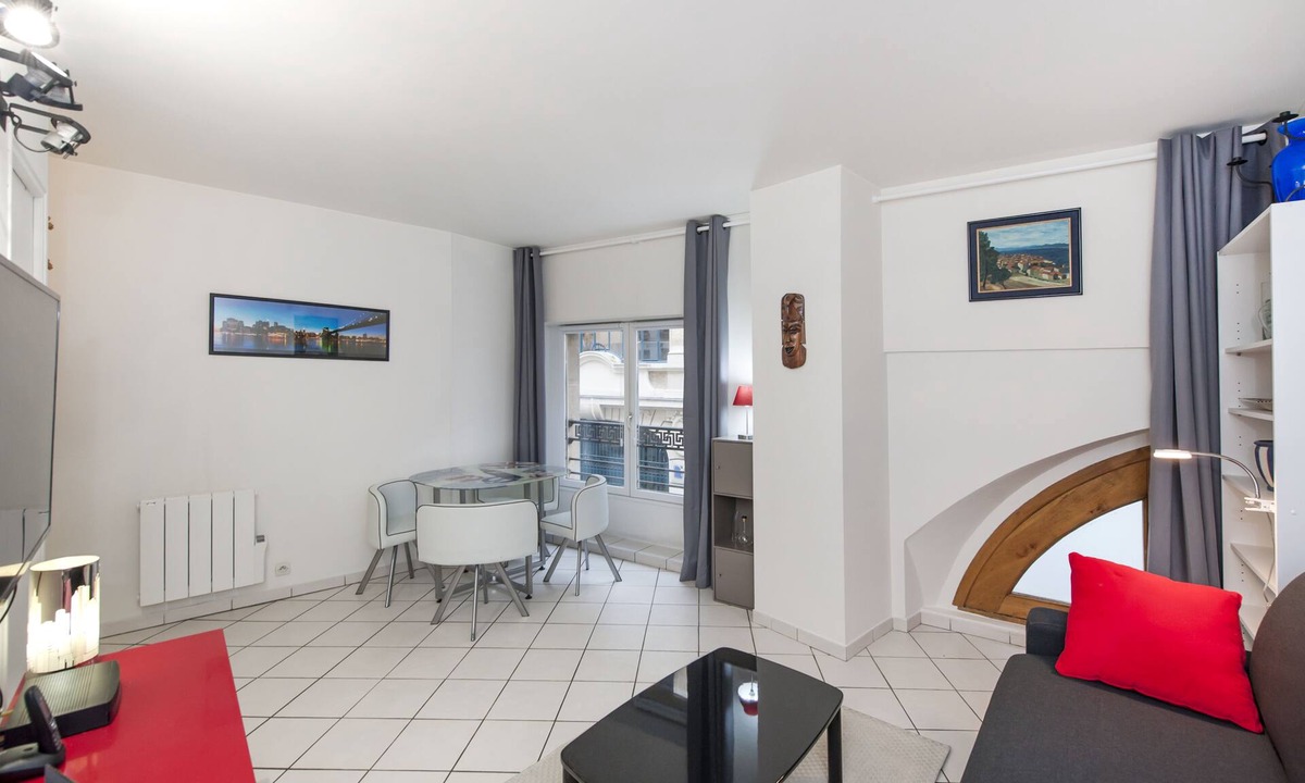 Les Halles Apartment | x - Charming studio in the Halles, near the Louvre, insurance included