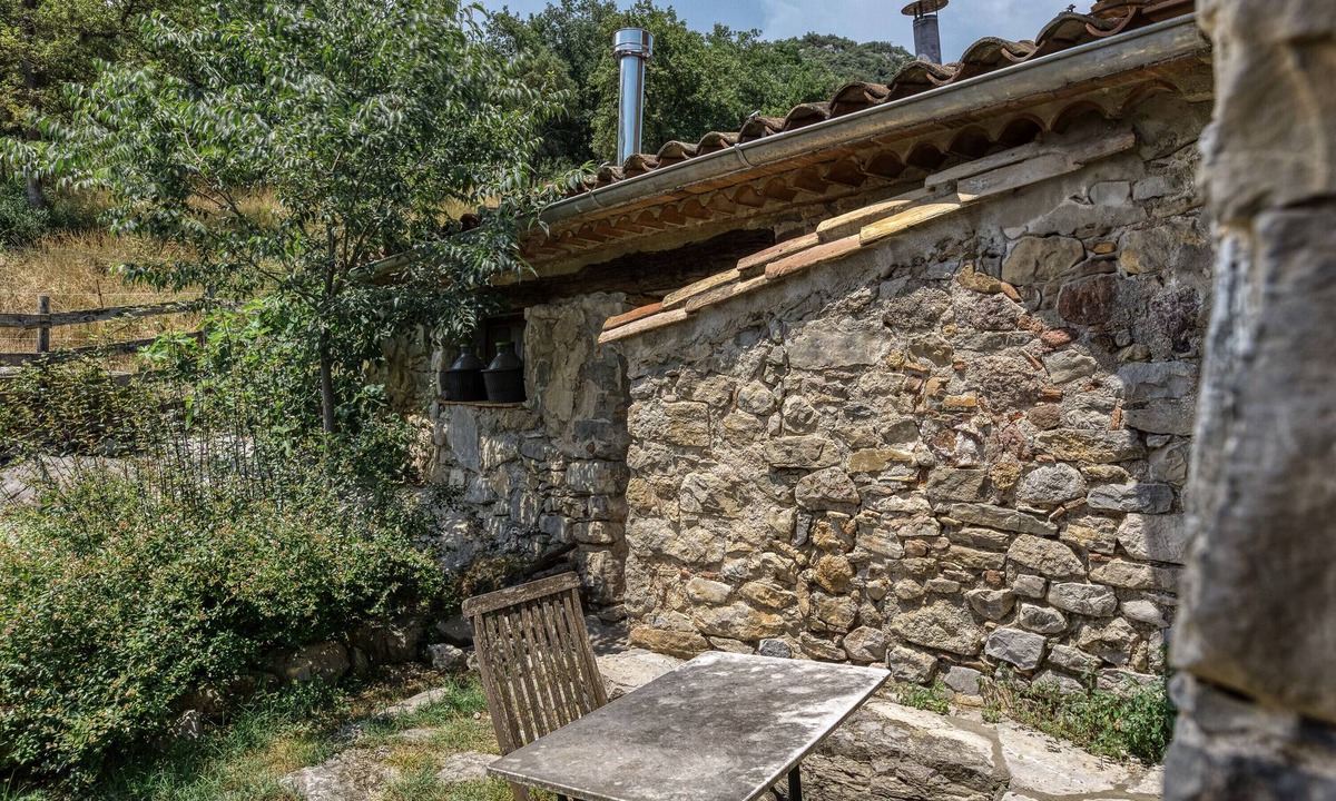 Montagut Apartment | 'Xarel-lo' Room with Mountain Views, Shared Pool and Terrace