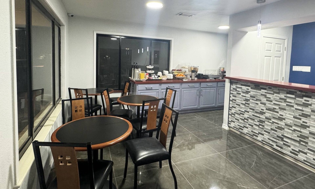 Center Hotel | Xecutive Inn and Suites