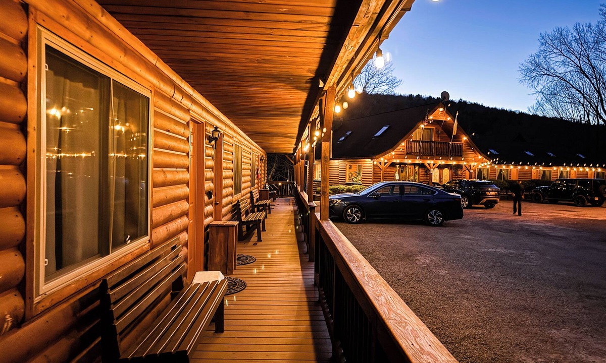 Jewett Center Hotel | Xenia Resort