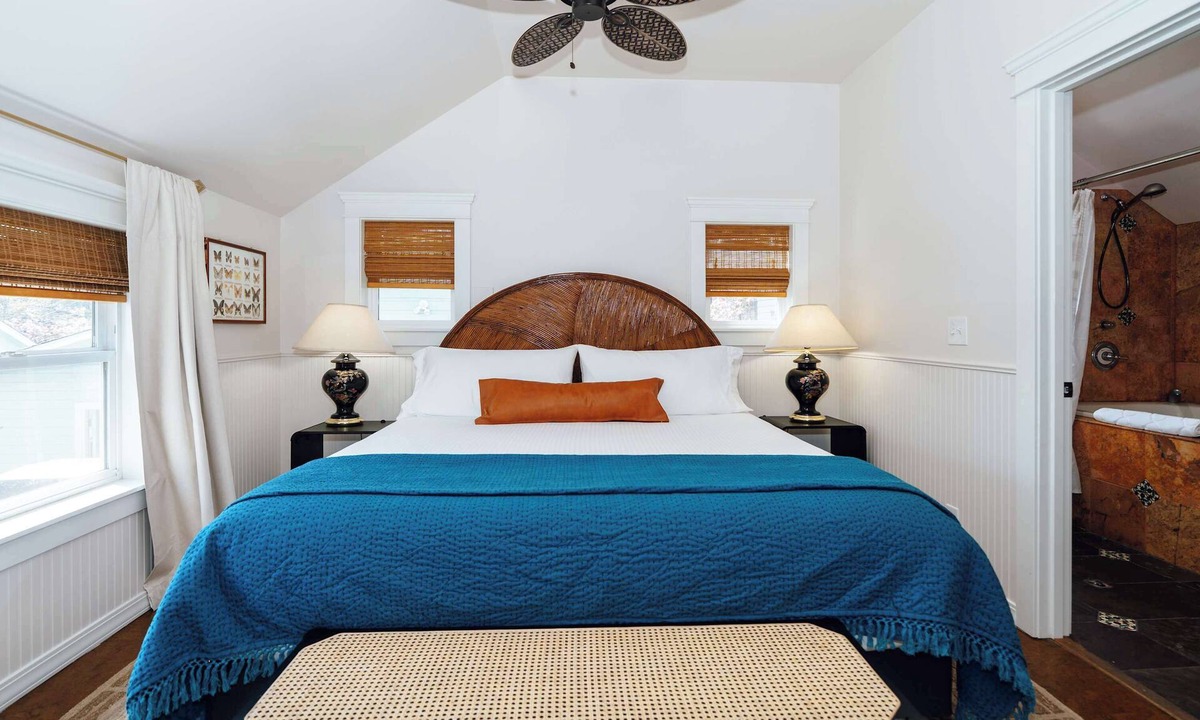 Historic Railroad District Apartment | XL Premier Suite