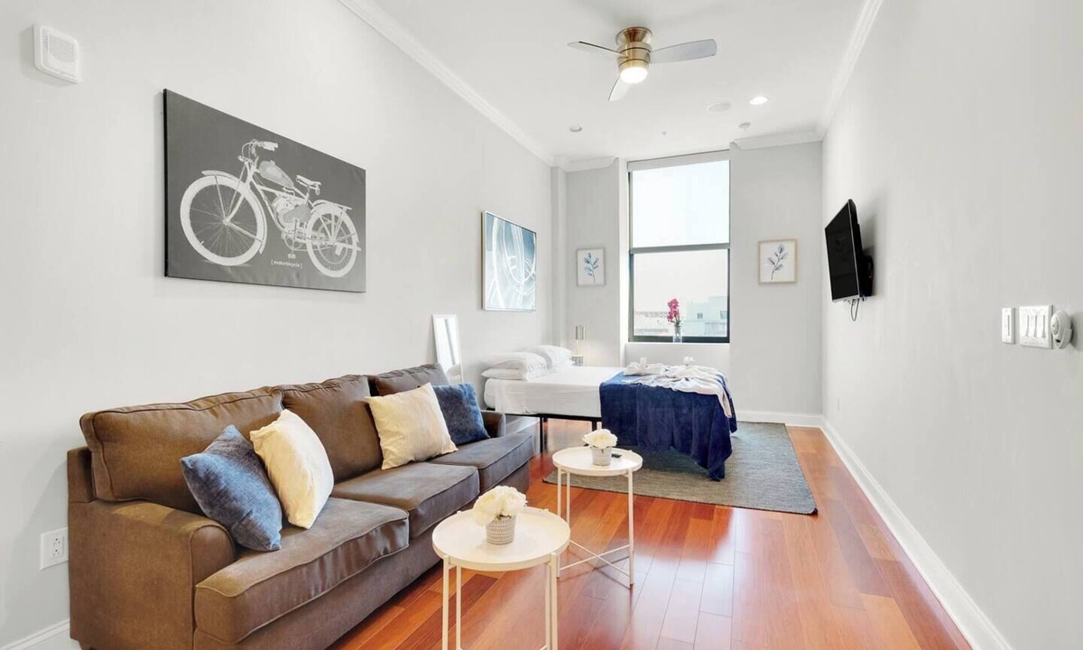 Olde Kensington Apartment | XL Studio - Stylish Studio with Rooftop Pool