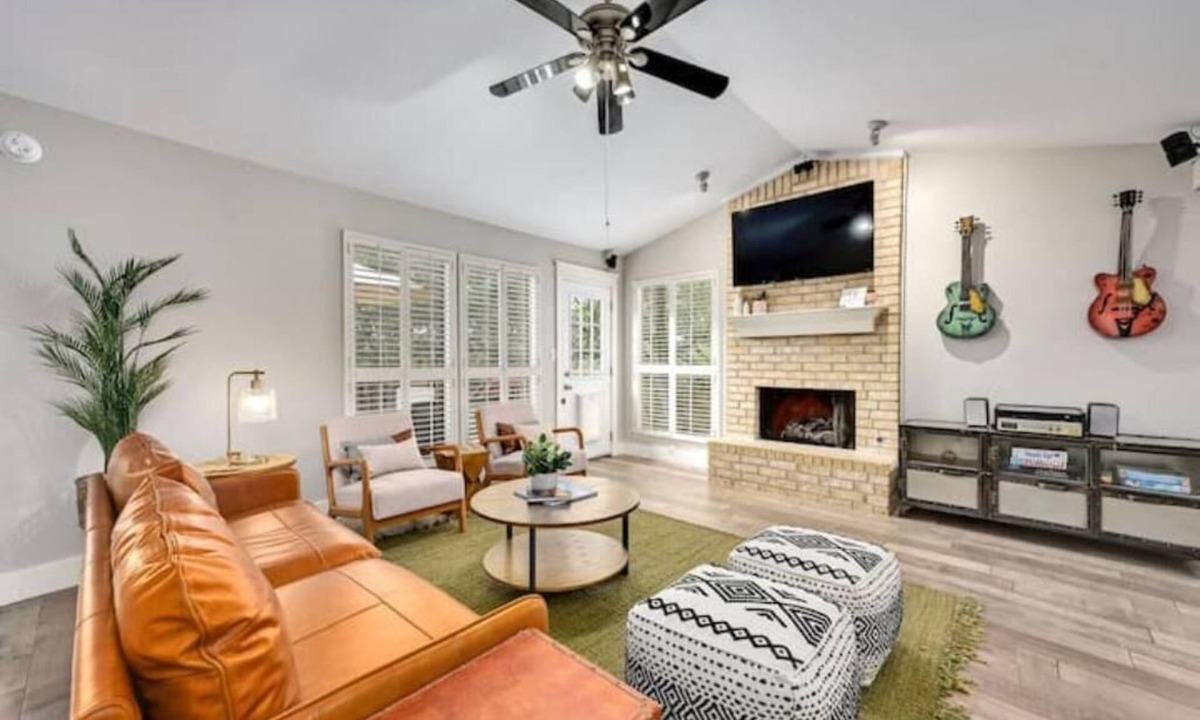 Austin House | Y'all Stay Here Inn