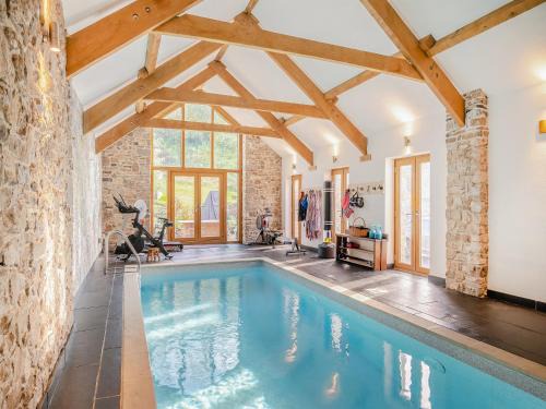 Ammanford House | Y Gwairdy