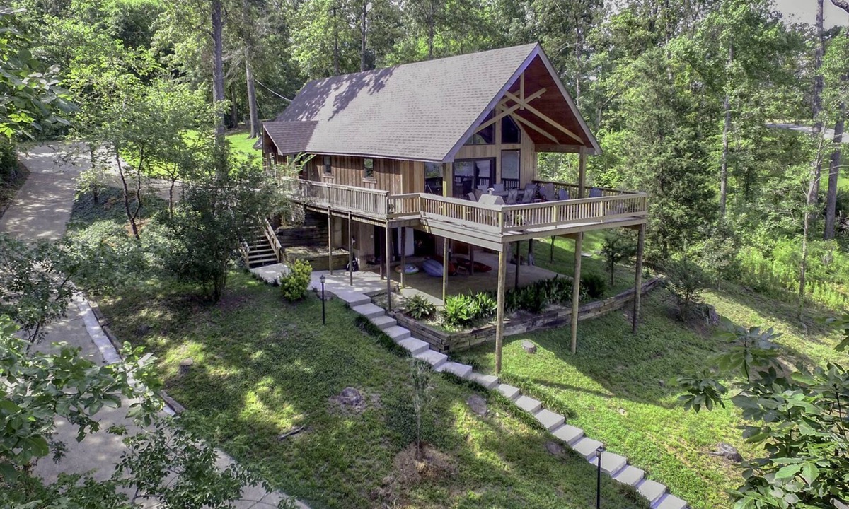 Negreet House | Y-Knott Lodge! Relax on the shores of Toledo Bend! Boat Ramp on site. Mid-Lake