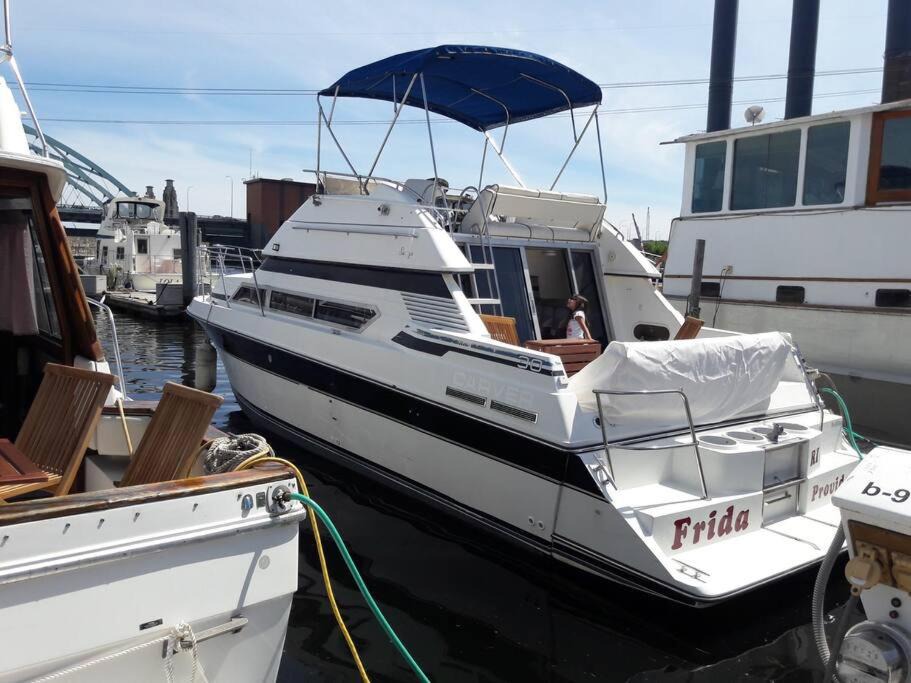 Fox Point Boat Rental | Yacht Stay Providence Marina