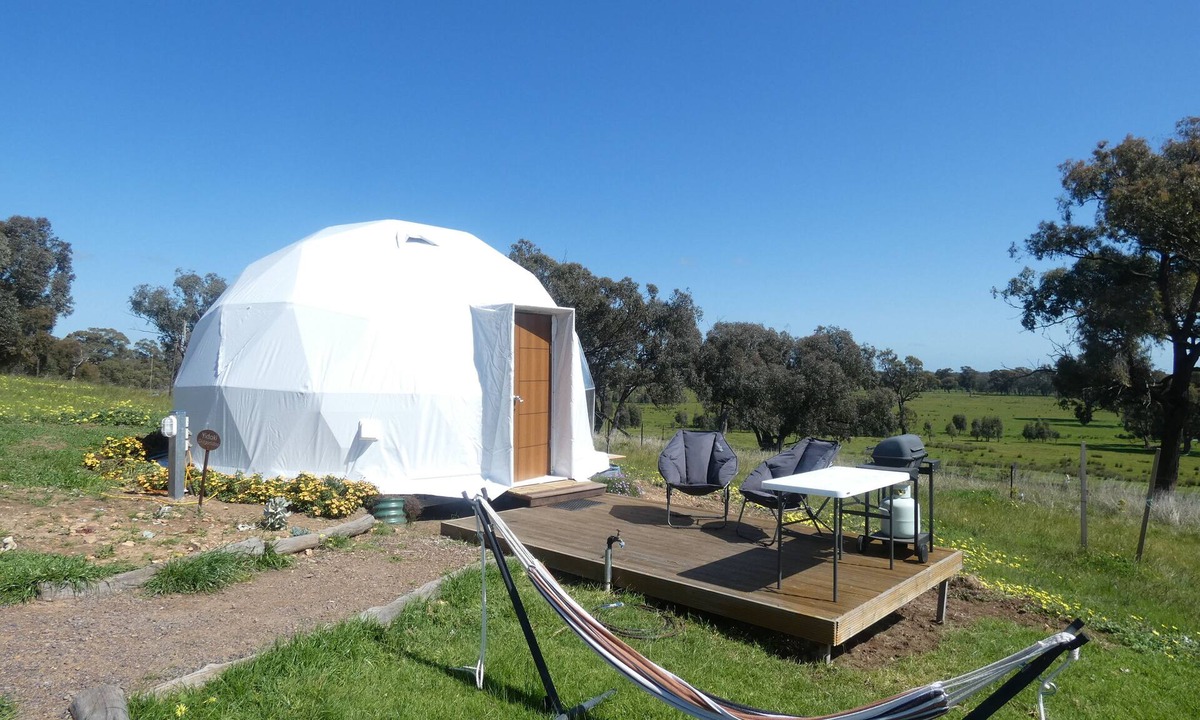 Balmattum Resort | Yanda - Self Catering Dome with private deck, BBQ, Campfire and lawn