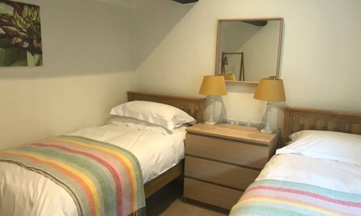 Sherborne Cottage | Yard House Cottage 1